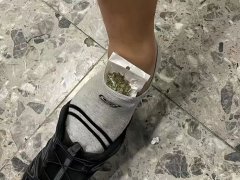 一进境旅客袜子内藏匿大麻2.9克 被西九龙站海关查获